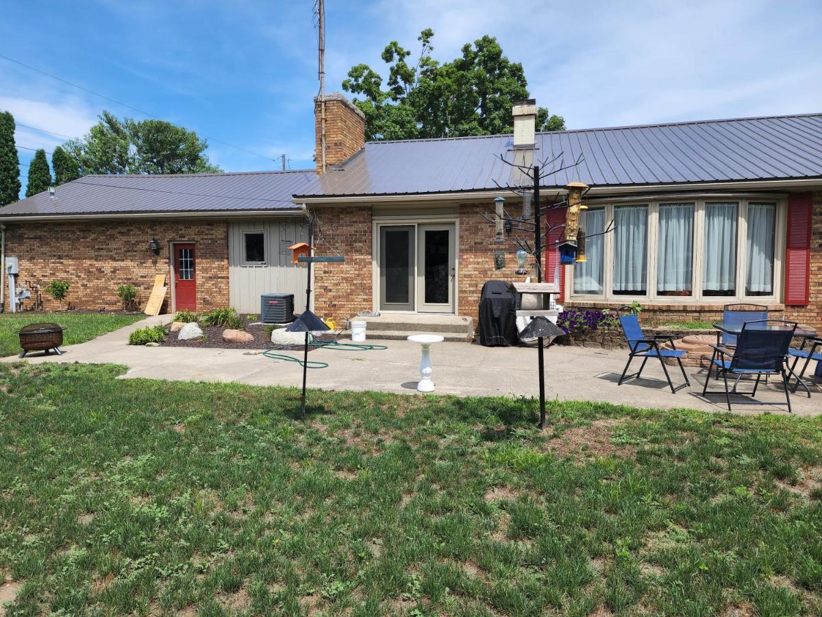 Lovely 3- Bedroom Apartment With Street Parking. Goshen Exterior foto